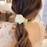 اسکرانچی حریر و گل سفید