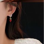 گوشواره توت فرنگی