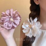 کش مرواریدی و گل حریر