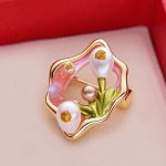 سنجاق سینه طرح مینیمال