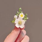 سنجاق سینه گل صد تومنی