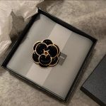 سنجاق سینه گل مشکی شنل - Image 4