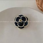 سنجاق سینه گل مشکی شنل - Image 5