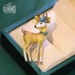 سنجاق سینه آهو